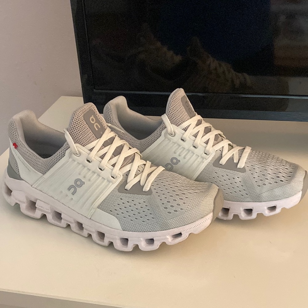 On Running Cloudswift Shoes in Glacier White